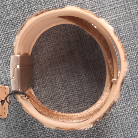 Leather Rhinestone Leopard Print Bracelet Magnetic Closure Gold Metal Accent - Picture 2 of 6